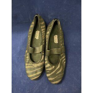 MUNRO Women's Multicolor animal print shoes SIZE 9